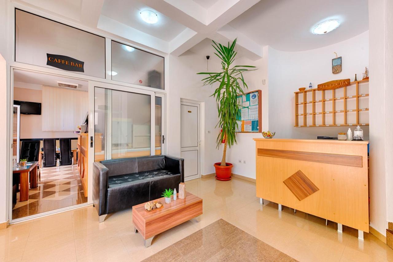 Hotel Dana Čanj Eksteriør billede
