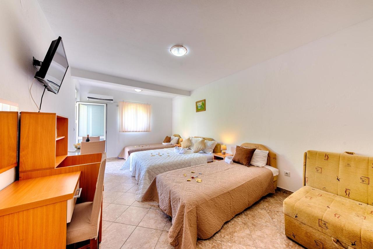 Hotel Dana Čanj Eksteriør billede
