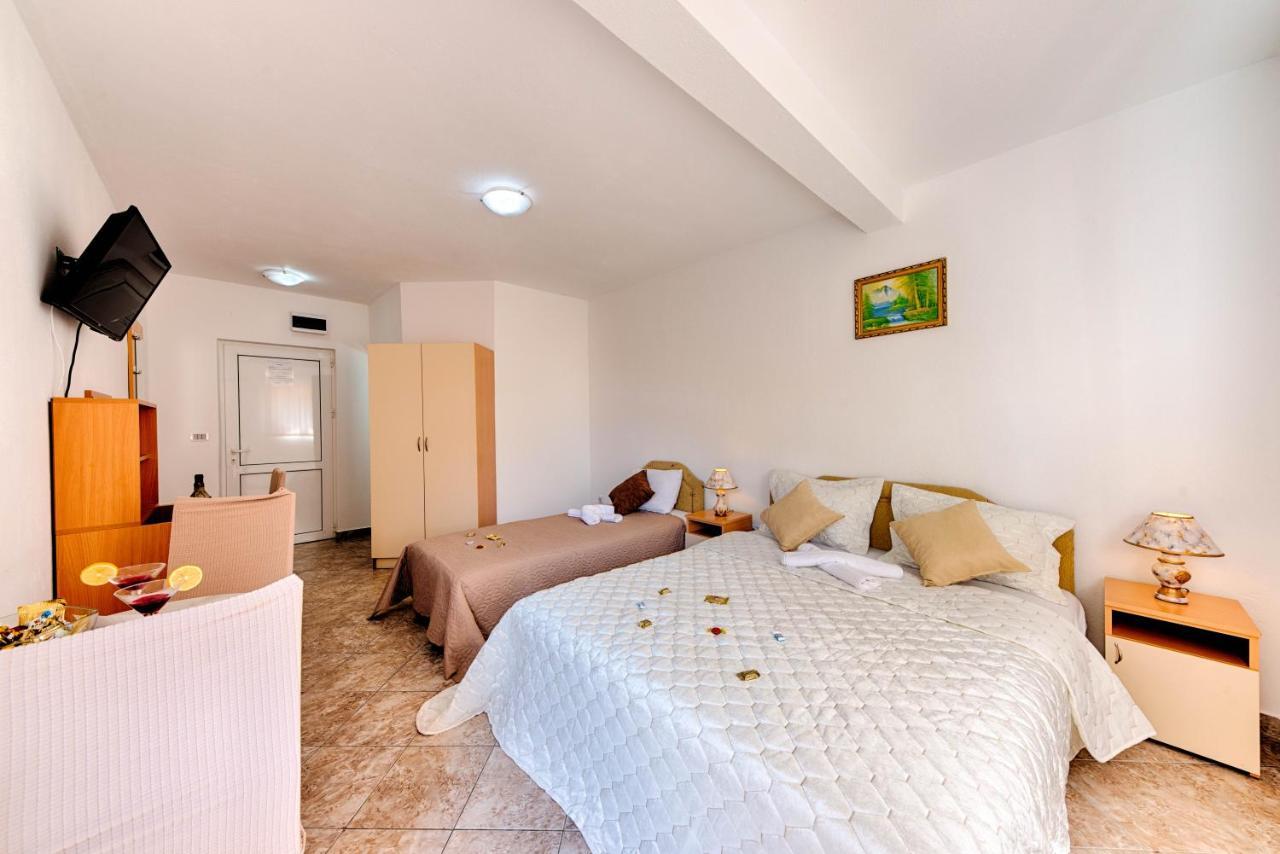 Hotel Dana Čanj Eksteriør billede
