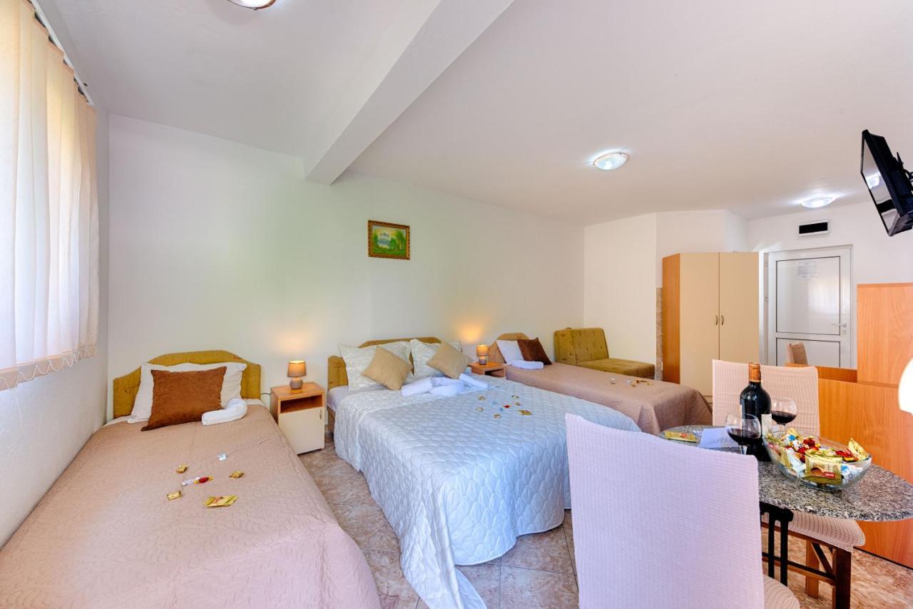 Hotel Dana Čanj Eksteriør billede